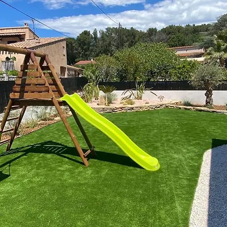 Magnifique Avec Piscine Proche Villa